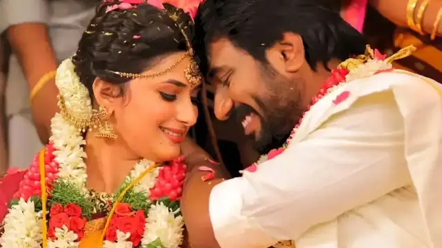 விஜய் டிவி சீரியல் வில்லி நடிகை ஸ்ரேயாவுக்கு நடந்த நிச்சயதார்த்தம்- மாப்பிளை யார் தெரியுமா?