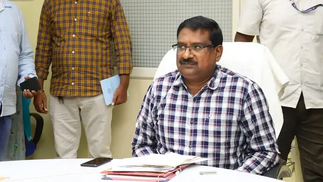 ரவுண்டு கட்டி கேள்வி கேட்ட அதிகாரிகள், ஷர்மிகா கூறிய பதிலை ஏற்க மறுத்து விசாரணை குழு எடுத்த முடிவு.
