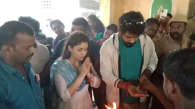 சாமி கும்புடனமா , வாங்க உள்ள வாங்க - கருவறையில் இருந்து வெளியில் வந்து சத்தம் போட்ட நயன். வைரலாகும் வீடியோ.