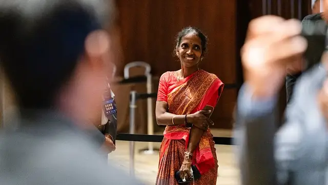 போலியோவால் பாதிக்கப்பட்ட தந்தை, பக்க பலமாக இருக்கும் தாய் - சதுரங்க ராஜாவான பிரபஞ்சனின் கதை.