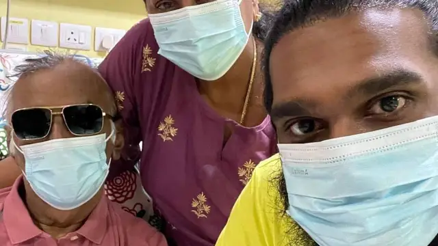 கேப்டன் நல்லா இருக்கார் - மருத்துவமனையில் கேப்டனுடன் எடுத்த புகைப்படத்தை பகிர்ந்து பிரேமலதா வெளியிட்ட வீடியோ.