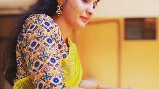 இசை குடும்பத்தில் இருந்து வந்த நடிகை - 90ஸ் ரசிகர்கள் மறக்க முடியாத சீரியல் நடிகை ஸ்ரீதுர்காவிற்கு இவ்ளோ பெரிய மகனா ?