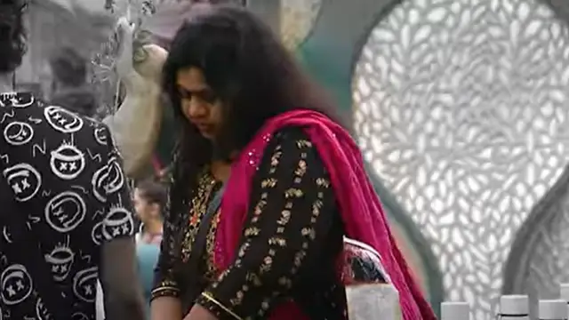 விசித்ராவிற்கு பதில் வேறு ஒருவரை பிக் பாஸ் வீட்டிற்கு அனுப்ப சொன்ன பிரதீப் - சூடான விசித்திரா