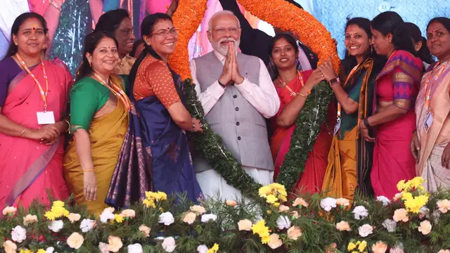 மோடிக்கு ஆதரவாக பேசியதால் சமூக வலைதளத்தில் கேலிக்கு உள்ளாகும் ஷோபனா - என்ன காரணம்?