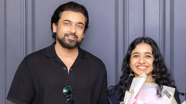 ஆதர்ச நாயகனை பார்த்த சந்தோஷத்தில் அனிஷ்மா போட்ட போஸ்ட் - யாருன்னு நீங்களே பாருங்க