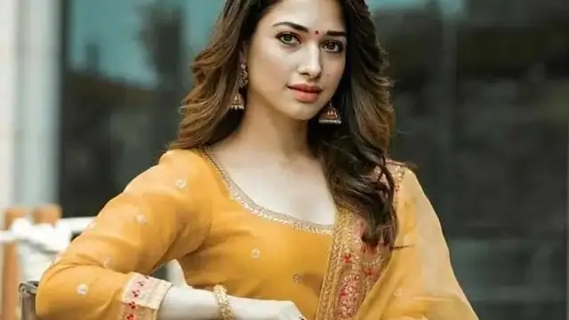 புத்தாண்டு பார்ட்டியில் லிப்லாக் கொடுத்த தமன்னா - எதார்த்தமாக வீடியோ எடுத்த போது சிக்கிய ஆதாரம்.