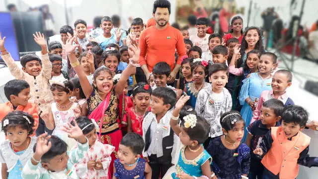 இவன் பேர பறிக்க நாலு பேரு,பட்டத்த பறிக்க கோடி பேரு - குழந்தைகளுடன் ஜெயிலர் பாடலுக்கு டான்ஸ் ஆடிய லெஜண்ட்.