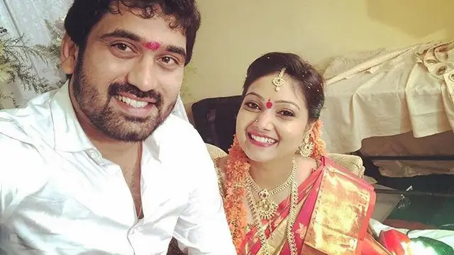 காதலித்து நிச்சயமுமும் முடித்துவிட்டு விட்டு சென்ற சீரியல் நடிகர் - 5 ஆண்டு கழித்து திருமணம் முடித்த ரோஜா சீரியல் நடிகை.