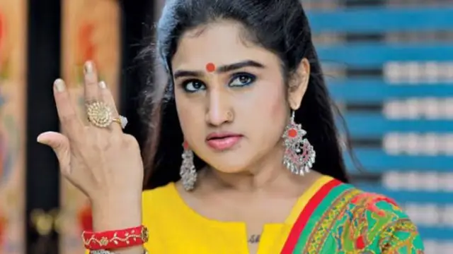 இது என்ன கோழியா காகாவா - பிரபல உணவகத்தை வெளுத்து வாங்கிய வனிதா.