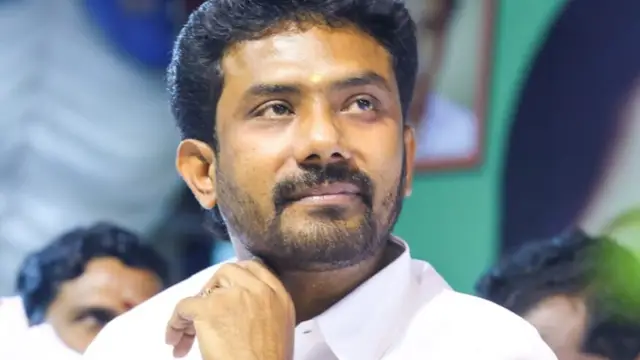 'தகாத உறவில் ஈடுபட சொல்கிறார்' - அதிமுக முன்னாள் முதல்வரின் மகன் மீது டிஜிபியிடம் இளம் பெண் பரபரப்பு புகார்.