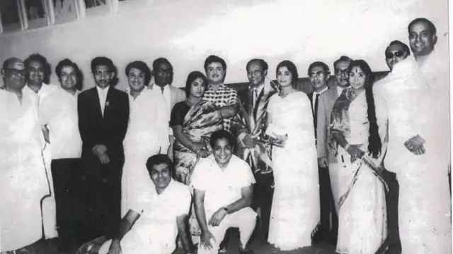 “ஏங்க ஜெய், அன்னதானத்துக்கு எல்லா செலவையும் நீங்க பண்றீங்க. அதை பரிமாறி புண்ணியம் தேடிக் கொள்வது மட்டும் யாரோ ஒரு பிரபலமா ?” ஜெய்ஷங்கர் அளித்த பதில்.