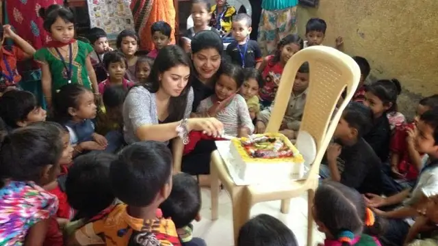 ஒன்றல்ல இரண்டல்ல மொத்தம் இத்தனை குழந்தைகளை தத்தெடுத்து வளர்த்து வரும் ஹன்சிகா - அடடா,இவங்கல்லவா உண்மையான லேடி சூப்பர் ஸ்டார்.
