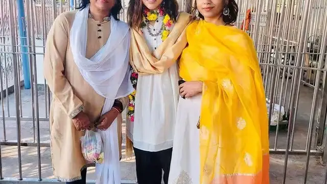 கேரள கோவிலில் அனுமதி மறுக்கப்பட்ட பின் - தமிழகத்தில் உள்ள பிரபல கோவிலுக்கு திடீர் விசிட் அடித்து சாமி தரிசனம் செய்த அமலா பால்.