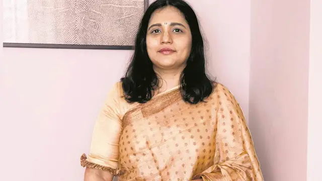 சினிமாக்காரங்கனாலே பணக்காரங்க இல்ல, மாச கடைசில சில்லரைய தேடி எடுத்து சாப்பிட்டு இருக்கேன் - திருடு போன பணம் குறித்து வினோதினி.