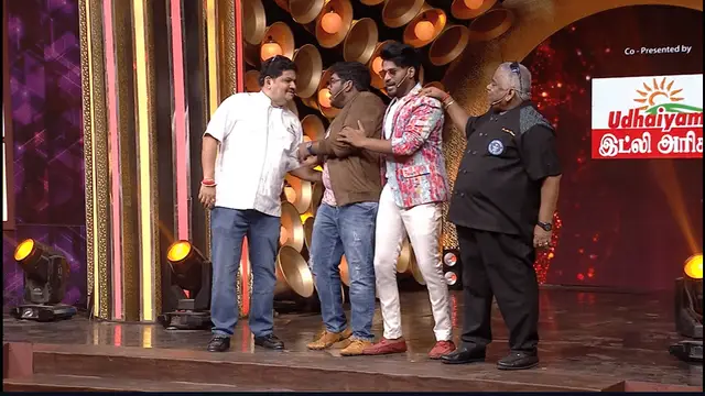 முதல் நாளே 'என்ன இந்த ஆளு அடிக்கிறார்'னு தோனுச்சு - வெங்கடேஷ் பத் குறித்து ஓப்பனாக பேசிய முத்துகுமார்