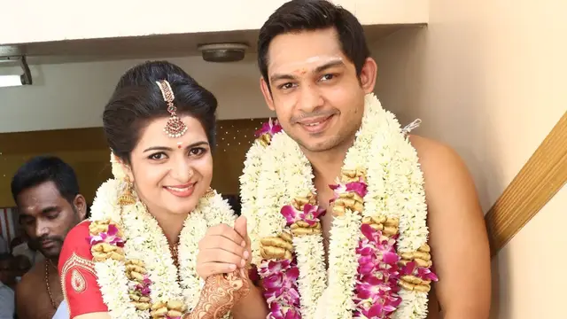 'மிகப்பெரிய அதிர்ஷ்டவசமாக கருதுகிறேன்' புகைப்படத்தை பகிர்ந்து டிடி நெகிழ்ச்சி - ஆமா, யாருங்க இவரு.