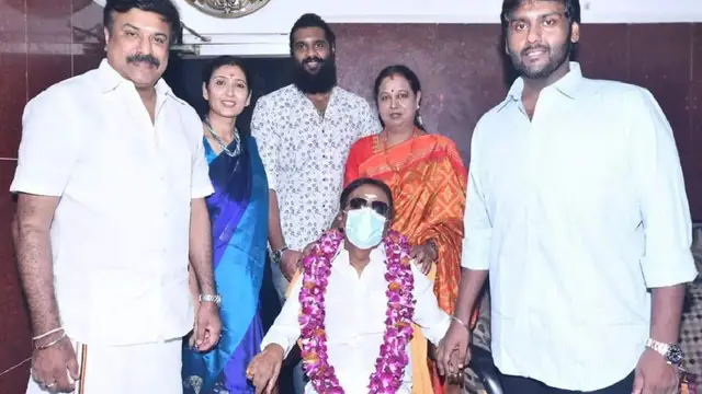 விஜயகாந்திற்கு தெரியாமல் நடக்கும் விஷயங்கள் - கடும் அதிர்ச்சில் தே.மு.தி.க.,வினர். யார் காரணம் ?