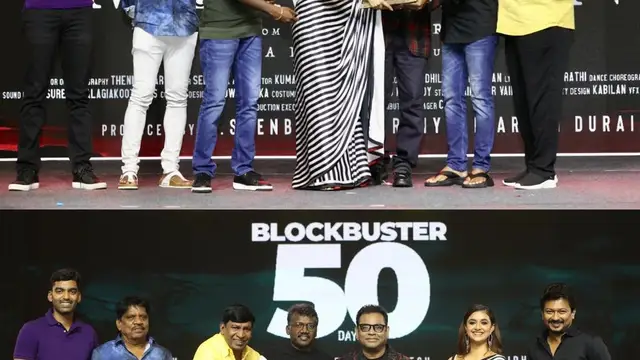 மாமன்னன் படத்தின் 50வது நாள் விழாவில் படக்குழுவிற்கு கொடுக்கப்பட்ட சிலையில் என்ன இருக்கு பாருங்க.