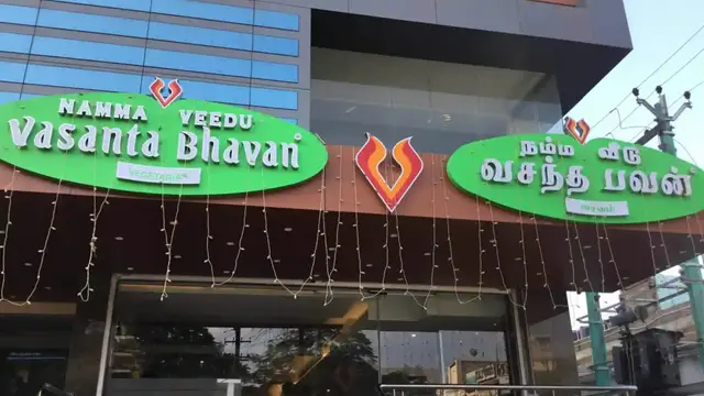 50வது ஆண்டை swiggy zomatto உழியர்களை கவுரவப்படுத்தினார் அப்பா - தங்களின் ஹோட்டல்கள் குறித்து ஜெயிலர் பட நடிகர்.