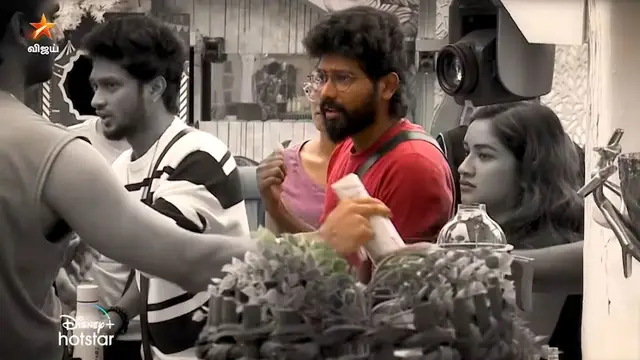 'நீ எல்லாம் ஒரு கேப்டனா' - விக்ரமை கீழே அமர வைத்து கேள்வி கேட்ட விஷ்ணு, கடுப்பான பிரதீப்.