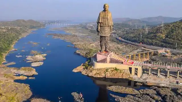 சர்தார் வல்லபாய் பட்டேல் சிலையை விட பெரிய அளவில் விரைவில் கட்டிமுடிக்கப்பட உள்ள பிரதமர் நரேந்திர மோடியின் சிலை.