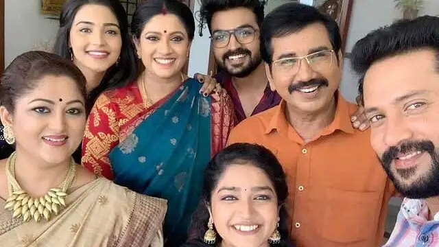 தமிழும் சரஸ்வதியும் தொடரில் இருந்து தர்ஷனா விலகிய  உண்மை காரணம் - நண்பர்கள் சொன்னதால் கமிட் ஆன சங்கீதா.