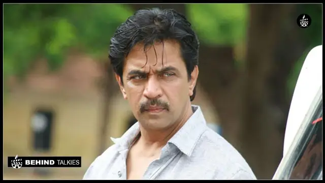 கிளாமர் உடையில் போஸ் கொடுத்த அர்ஜுனின் இளைய மகள்- சினிமாவுக்கு வர சொல்லும் ரசிகர்கள்