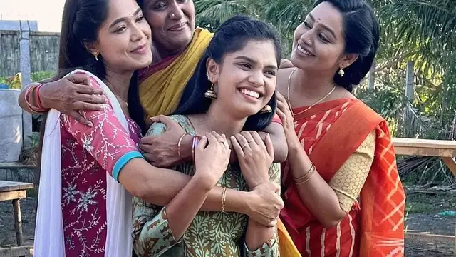 'இனி இவருக்கு பதில் இவர்' மீனாட்சி பொண்ணுங்க சீரியலில் இருந்து விலகிய முக்கிய மகள் - இதான் காரணம்.