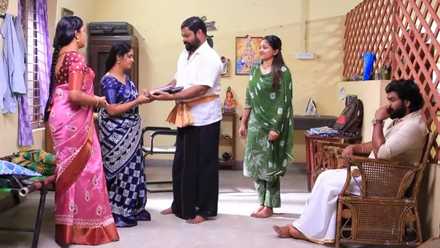தனம் பேசிய மொழியால் குழம்பி போய் இருக்கும் சேது, காவியாவிடம் கெஞ்சி கதறும் ஈஸ்வரி - சின்ன மருமகள்