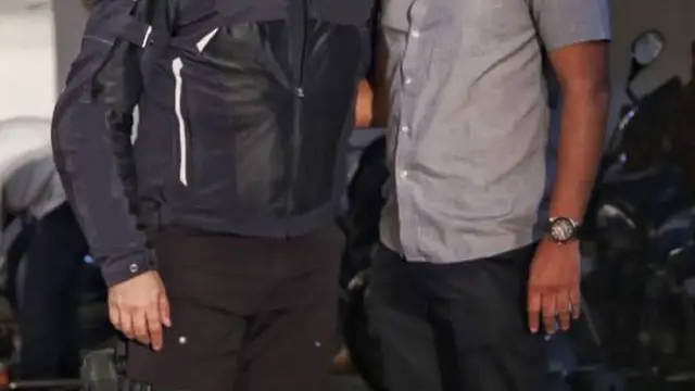 நண்பனின் பிறந்தநாளுக்கு வந்த அஜித், Selfie கேட்ட ஊழியரிடம் சொன்ன விஷயம். வைரலாகும் வீடியோ.