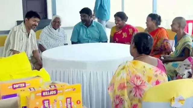 விஜய் வழங்கிய நிவாரண அரிசியை கேலி செய்து மோகன் ஜி போட்ட பதிவு