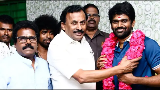 ஹீரோவாக அறிமுகமான தங்கர் பச்சானின் மகன் - வெளியான போஸ்டர். இவருக்கு இவ்ளோ பெரிய மகனா?