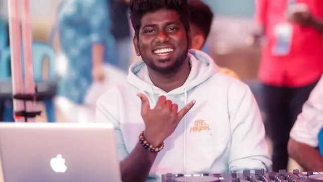 புதிய கார் வாங்கிய DJ Black - கூட யார கூட்டிட்டு போய் இருக்கார் பாருங்க