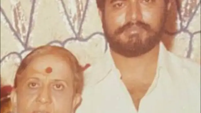 அம்மா பயன்படுத்திய பொருட்கள் முதல் அவர் வாழ்ந்த அறையை கோவிலாக பார்த்து வரும் சரத்குமார் - Hometour வீடியோ இதோ.