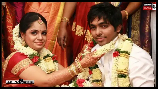 விவாகரத்து மனு தாக்கல் : விசாரணைக்கு ஒரே காரில் வந்து சென்ற ஜி.வி பிரகாஷ் - சைந்தவி - வைரலாகும் வீடியோ