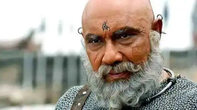 'எம்.ஜி.ஆர்.பாட்டு வரி போல,என் மகள் அவர்களுக்காக உழைப்பார் - சத்யராஜ் நெகிழ்ச்சி.