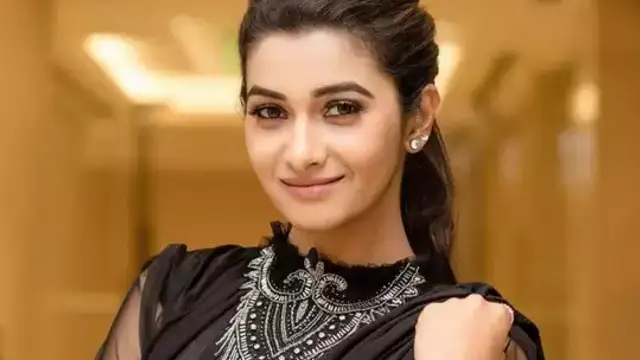 மேடையிலே அம்மாவை நினைத்து கண்கலங்கிய ப்ரியா பவானி சங்கர். அவங்க அம்மாக்கு அப்படி ஒரு நோயா?