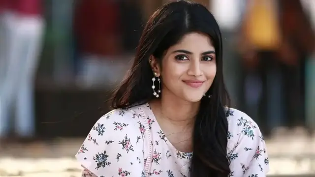 சத்தமில்லாமல் நிச்சயதார்த்தத்தை முடித்த சிம்பு, தனுஷ் பட நடிகை மேகா ஆகாஷ்