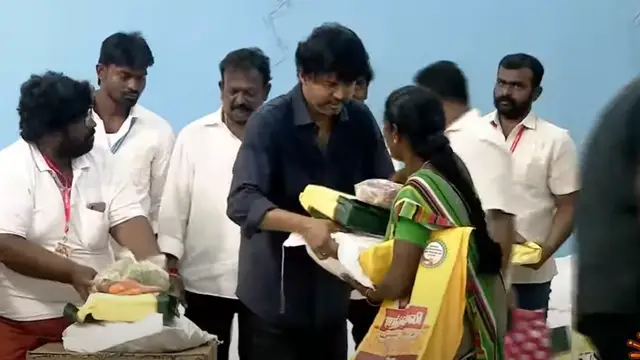 கேப்டன் போனா என்ன தளபதி இருக்காரே - தூத்துக்குடிக்கு நேரில் சென்று மக்களுக்கு அள்ளி வழங்கிய விஜய்.