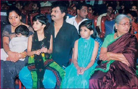 Tamil-actor-Vivek-children-Amritha-Nandini-Vivek-Tejaswini